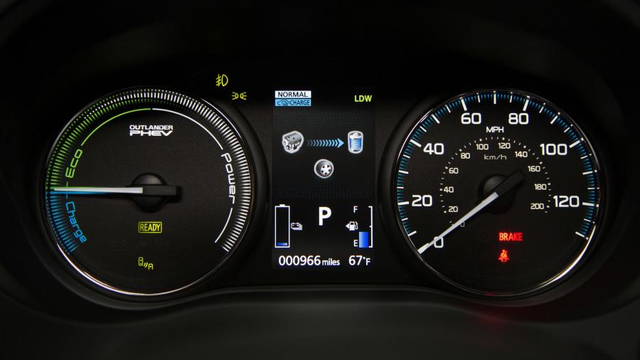 Панель приборов Mitsubishi Outlander PHEV 2017 года  (NA) (фото 59 из 70)